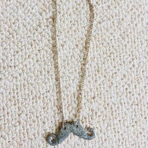 MUSTACHE NECKLACE